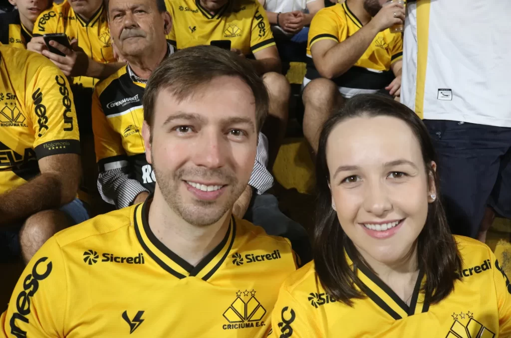 Arquibancadas do estádio vibram com a despedida de Eder, com mais de 15 mil torcedores presentes