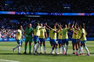 Brasil é superado pelos EUA e fica com a prata no futebol feminino