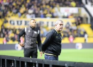 “A gente prepara todos para jogar”, enfatiza Tencati sobre vitória com mais de meio time modificado