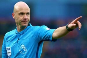Árbitros de famosa liga europeia devem atender exigência e revelar para qual time torcem