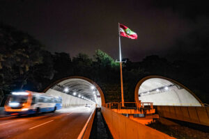 Túnel recebe manutenção em Florianópolis