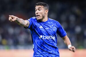Dorival convoca William para substituir Yan Couto
