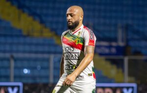 Brusque é goleado pelo Goiás e chega ao quinto jogo sem vencer no Brasileirão da Série B