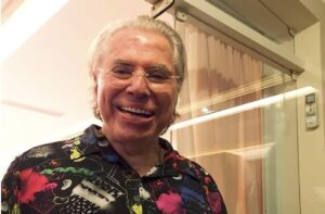 Silvio Santos morreu de broncopneumonia após infecção por Influenza