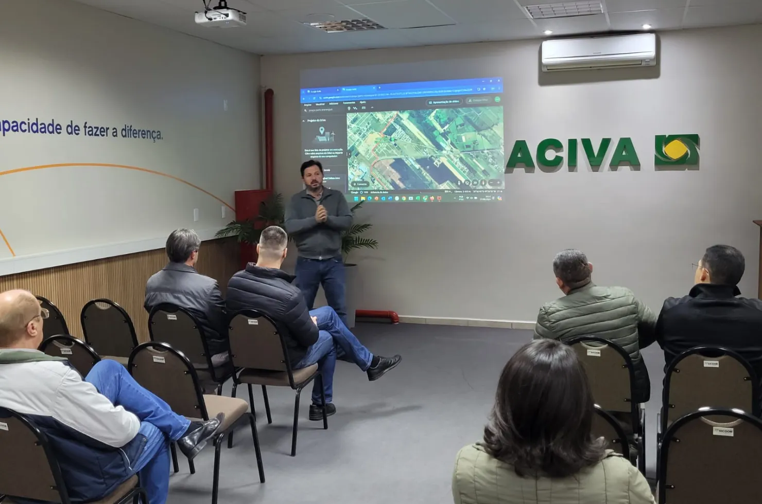 Reunião da Aciva discutindo a implantação de uma nova subestação de energia elétrica em Araranguá, com participação da Celesc