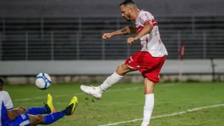 Partida do Avaí contra o CRB no Estádio Rei Pelé, em Maceió.