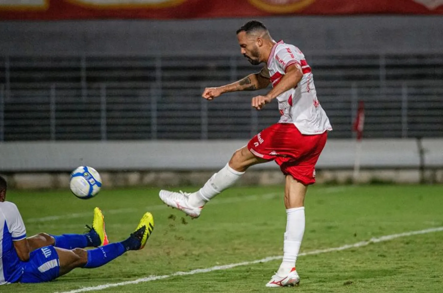 Partida do Avaí contra o CRB no Estádio Rei Pelé, em Maceió.