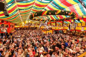 Azul terá 52 voos extras em Navegantes por ocasião da Oktoberfest Blumenau