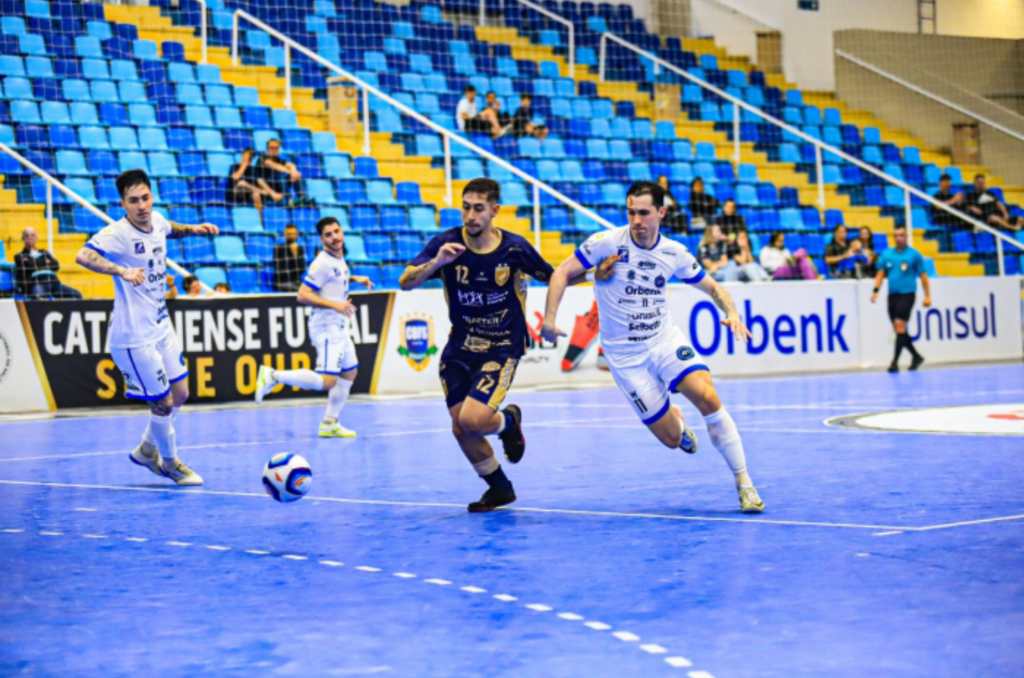Tubarão Futsal vence segunda consecutiva no estadual