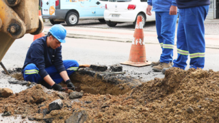 Tubarão recebe obras de expansão da rede de água