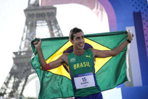 Caio Bonfim conquista medalha inédita na marcha atlética em Paris