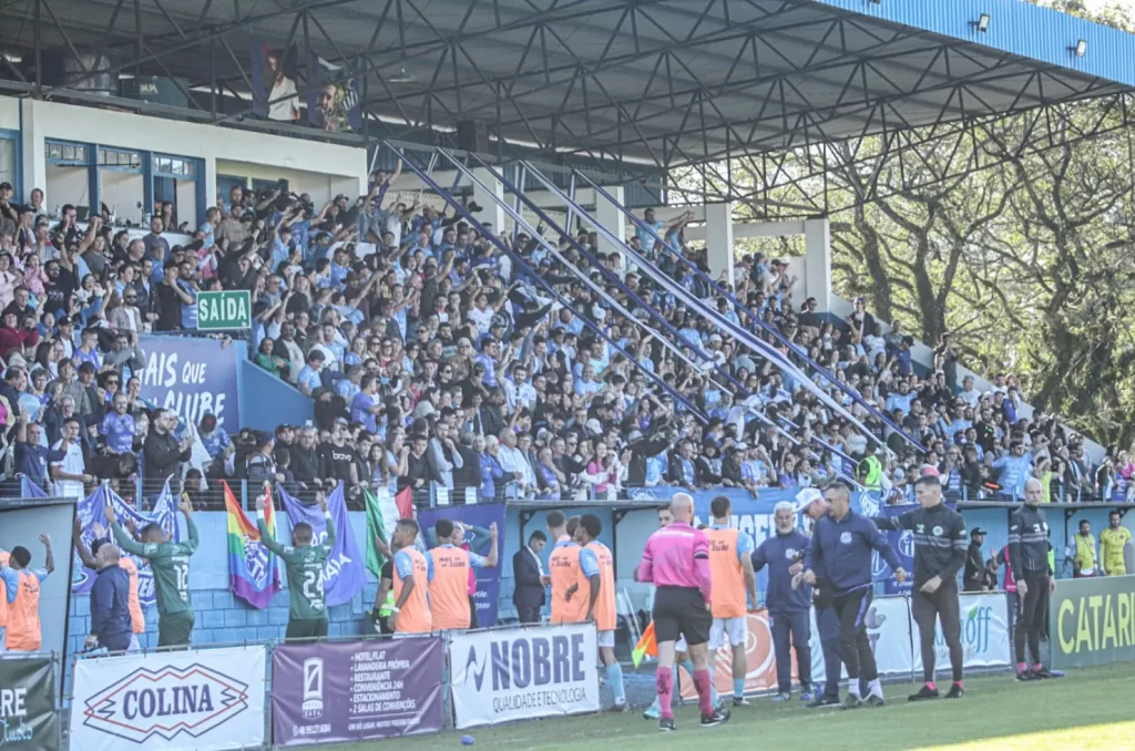 Torcida do Caravaggio na partida do acesso a série A do Catarinense