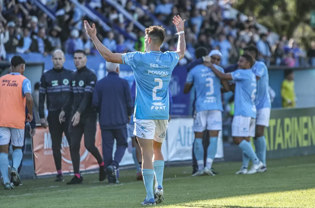 Jogador do Caravaggio na partida do acesso a série A do Catarinense