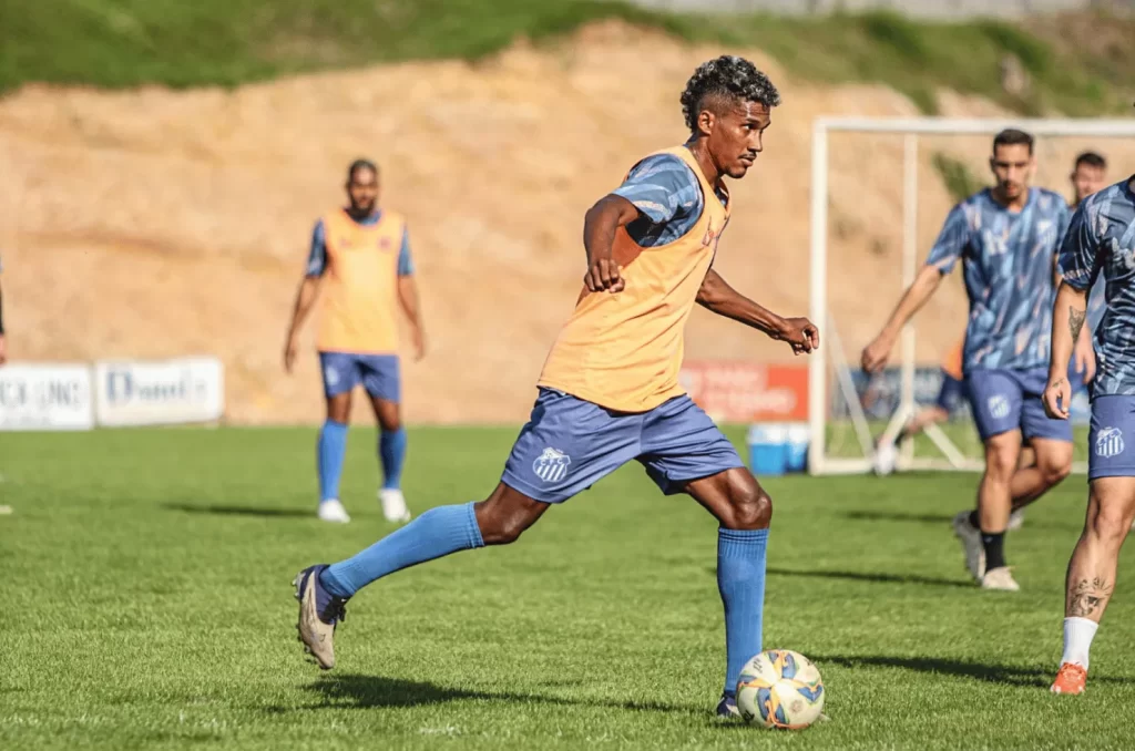 Jogadores do Caravaggio em treino no Estádio da Montanha, se preparando para a final do Campeonato Catarinense