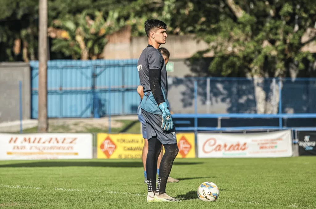 Jogadores do Caravaggio em treino no Estádio da Montanha, se preparando para a final do Campeonato Catarinense