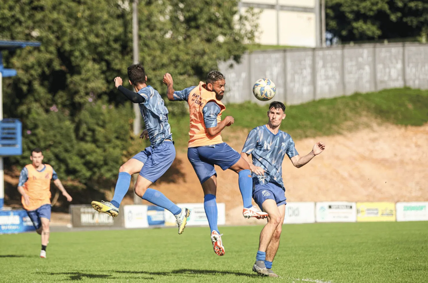 Jogadores do Caravaggio em treino no Estádio da Montanha, se preparando para a final do Campeonato Catarinense