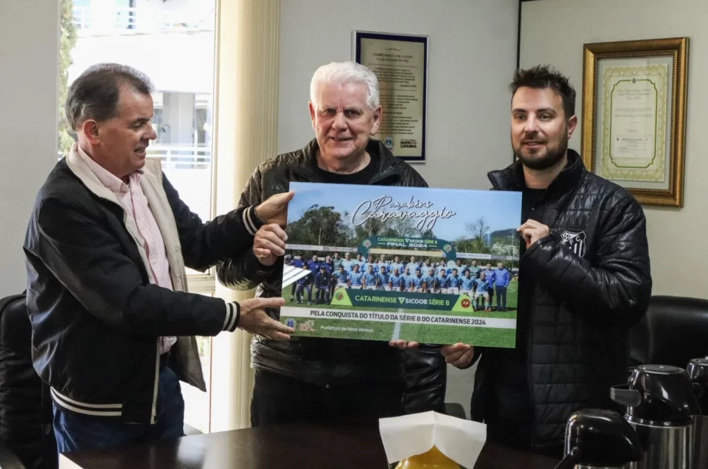 Direção do Caravaggio recebe homenagem do prefeito de Nova Veneza, Rogério Frigo