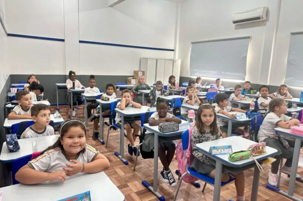 Alunos em atividade escolar em Cocal do Sul