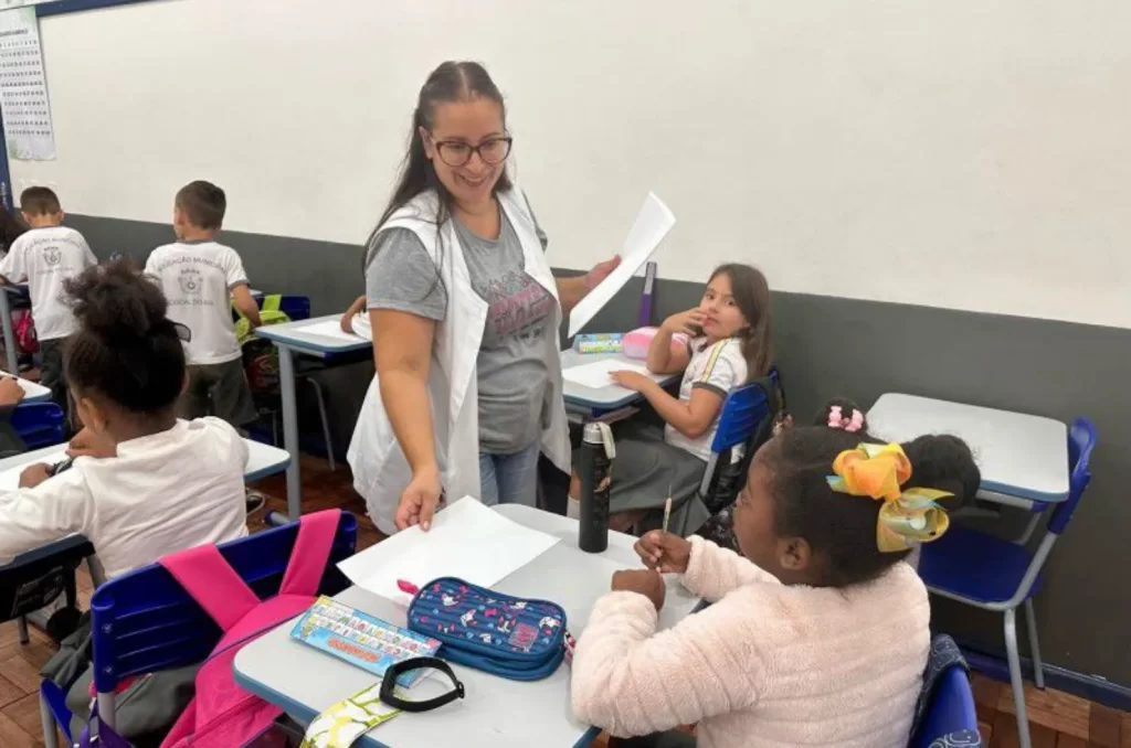 Alunos em atividade escolar em Cocal do Sul