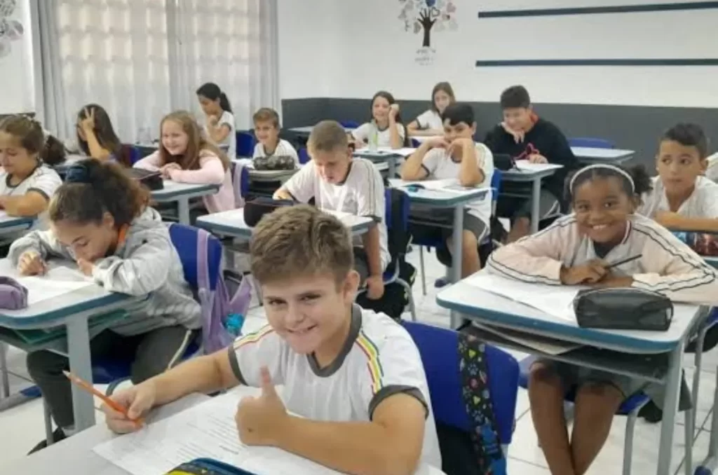 Alunos em atividade escolar em Cocal do Sul