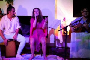 Coletivo Da Cor do Canto traz oficinas e pocket show para Itajaí