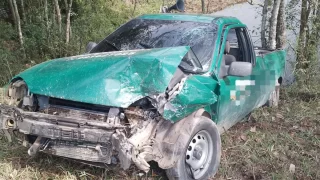 Carro cai em uma ribanceira em Lauro Müller