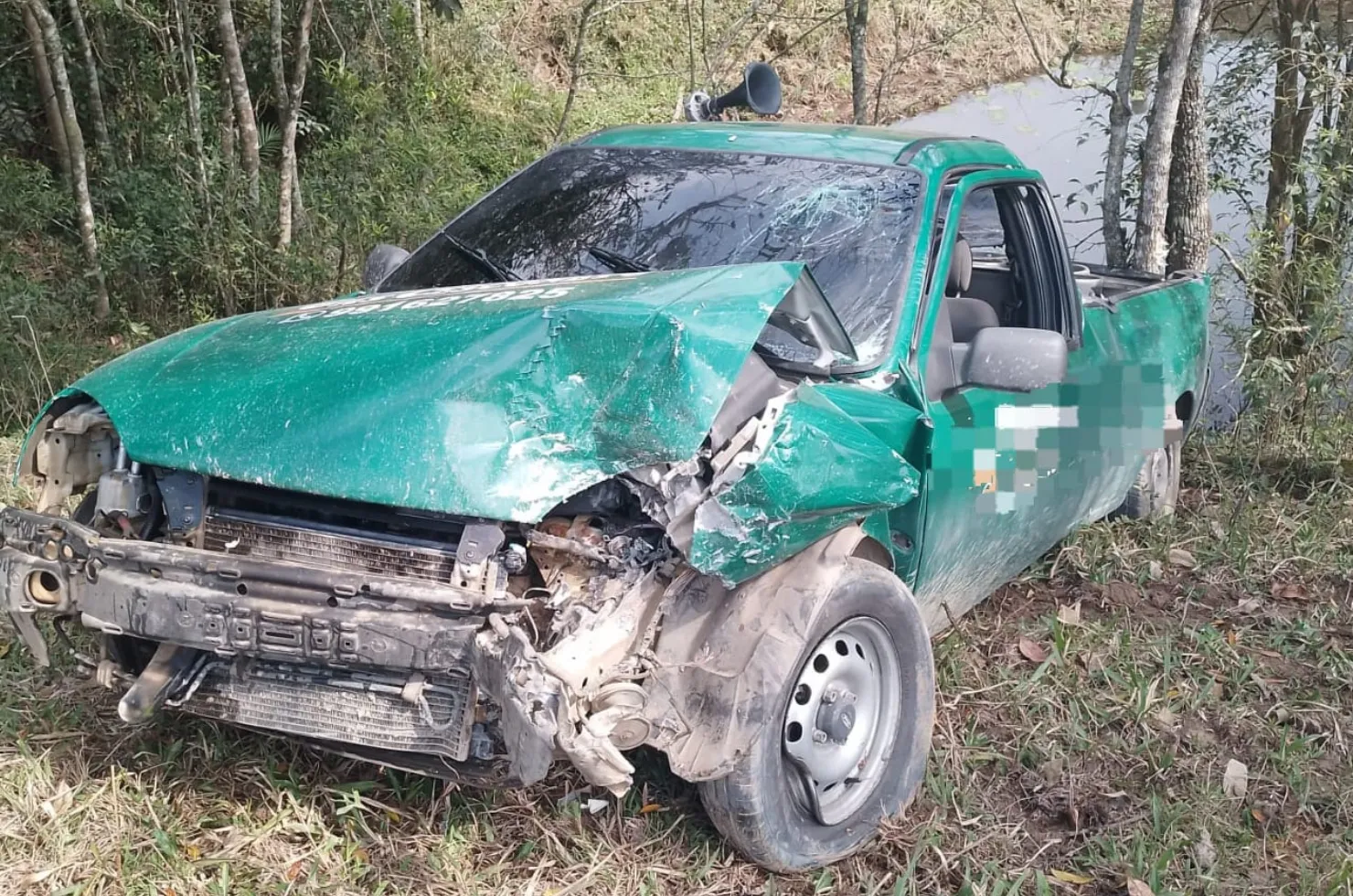 Carro cai em uma ribanceira em Lauro Müller