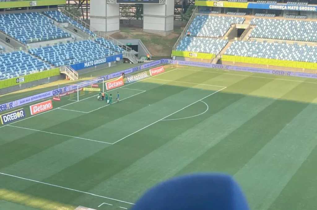 Arena Pantanal, estádio localizado em Cuiabá, preparado para a partida entre Cuiabá e Criciúma pelo Campeonato Brasileiro