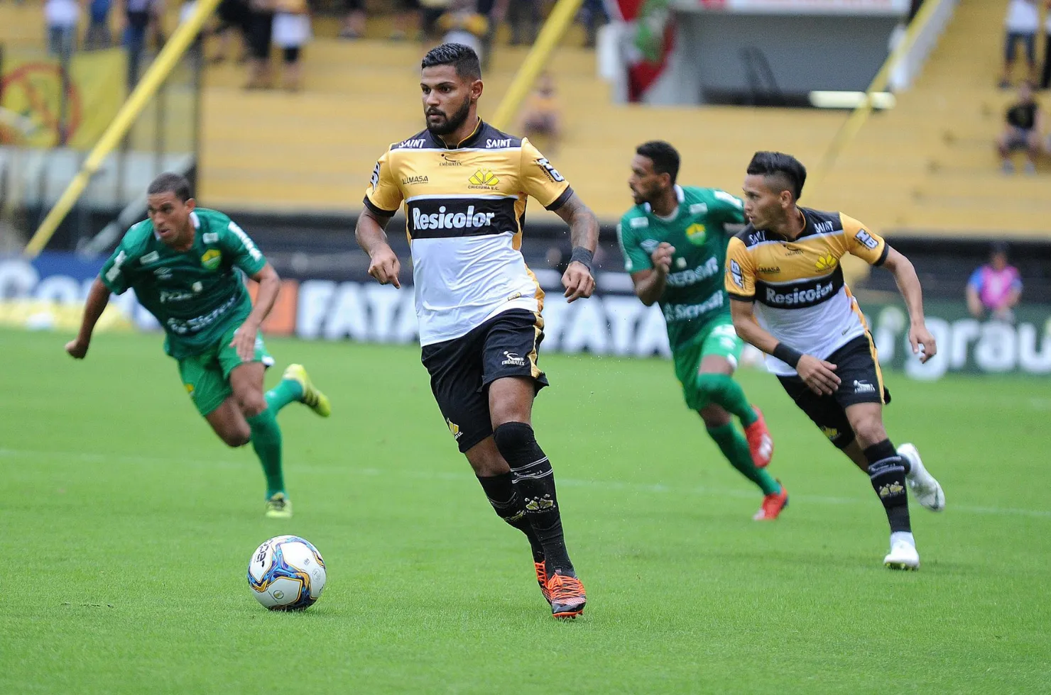 Primeira partida entre Criciúma e Cuiabá pela Série B do Campeonato Brasileiro 2019