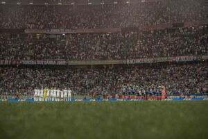 Futebol brasileiro presta homenagem ao zagueiro uruguaio Izquierdo