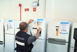 Operação Eficiência Energética fiscaliza a qualidade de 2,4 mil produtos em 13 municípios catarinenses