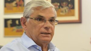 Ex-governador critica ausência de Jorginho em evento com Lula