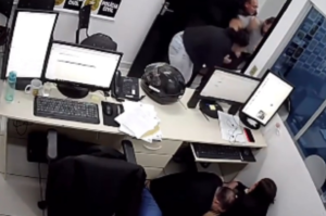 [VÍDEO] Policial e irmão da vítima impedem tentativa de feminicídio em Maracajá