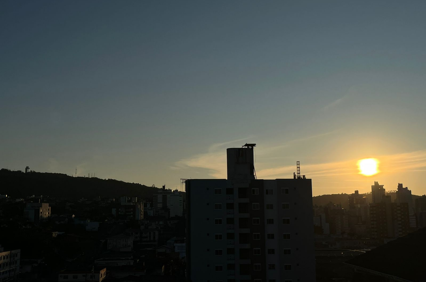 Fim de semana será de sol, calor e pouca chance de chuva em Criciúma