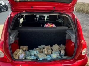 Mais de R$ 1 milhão em cédulas encontrado em automóvel abandonado pode ter relação com política