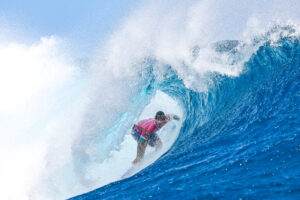 Brasil tem Medina e Tatiana Weston-Webb na semifinal do surfe