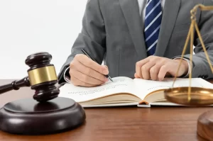 Homem é condenado por tentar matar padrasto em Criciúma