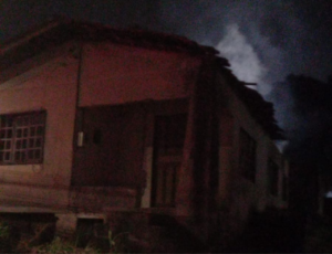 Incêndio em casa abandonada deixa homem ferido em Içara