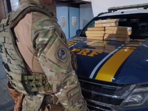 PRF apreende 10 quilos de maconha na BR-101
