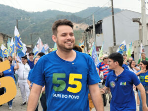 Osmar Teixeira agita militância no Espinheiros e Portal 1, em Itajaí