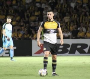 Wilker Angel fará exame para ver se teve lesão no joelho