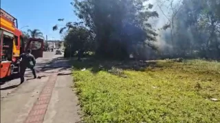 Incêndio em vegetação nesta segunda-feira (12), no bairro Santa Bárbara em Criciúma