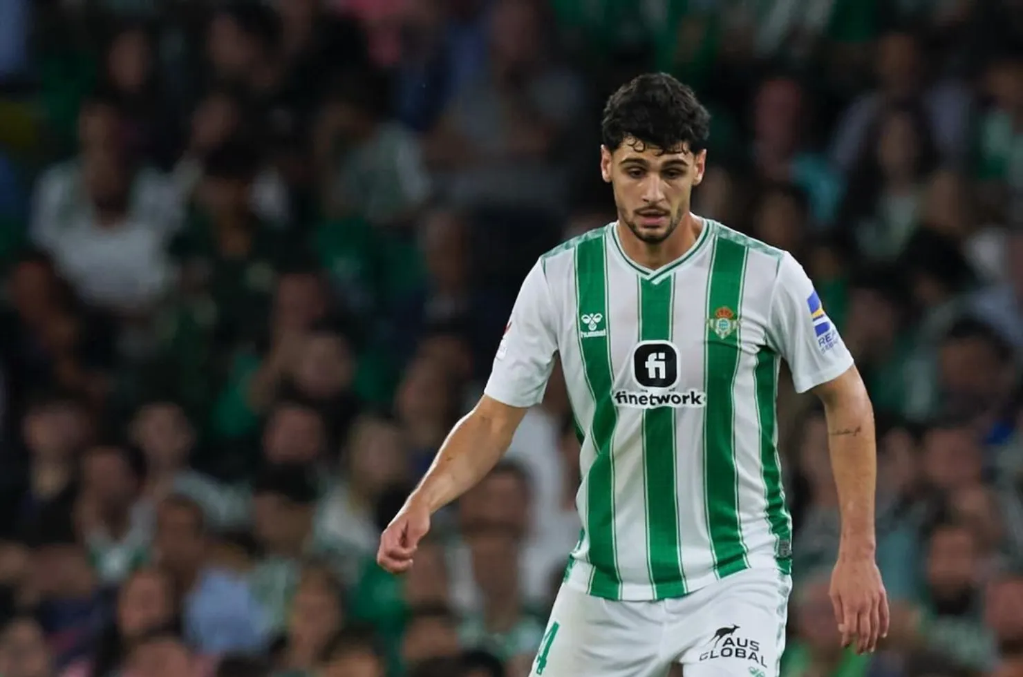 Johnny Cardoso, jogador que passou pela base do Criciúma, atuando pelo Real Betis da Espanha