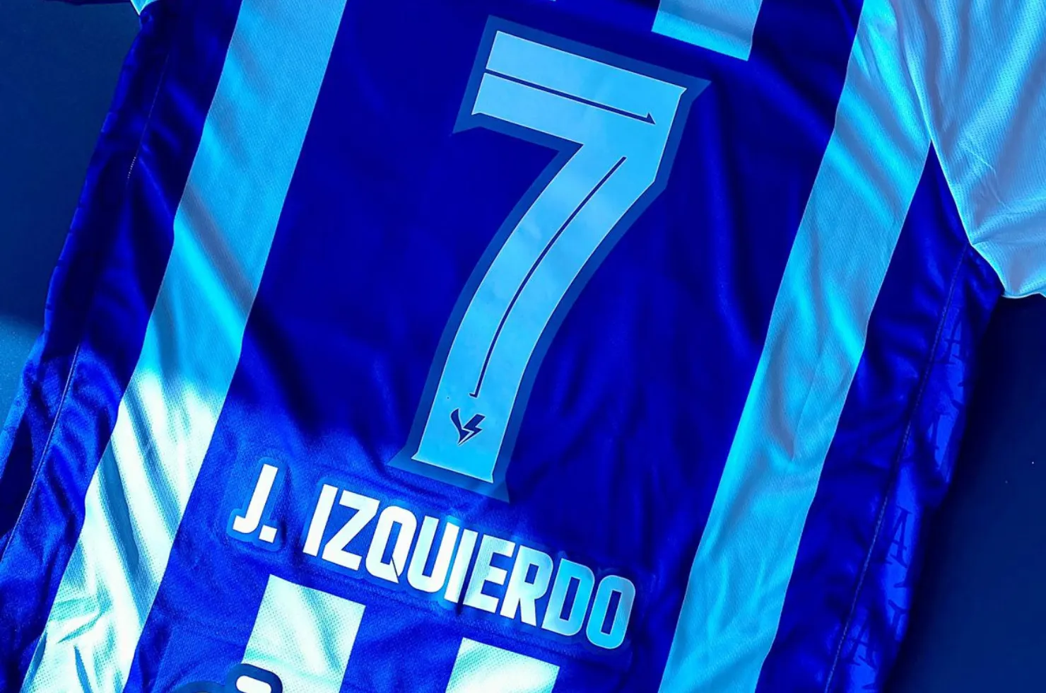 Jogadores do Avaí homenageiam Izquierdo com nome nas camisetas durante a partida contra o CRB-AL