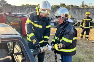 Jorginho Mello acompanha simulação dos bombeiros