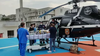 Vítima sendo conduzida pelo SAER/ Sarasul ao Hospital