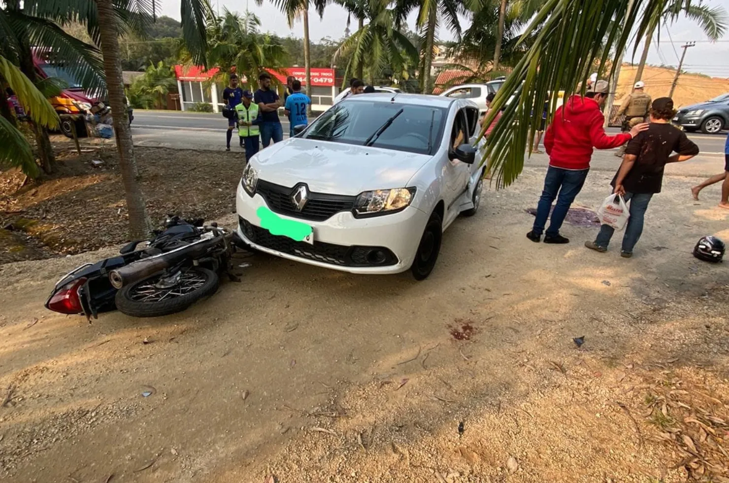 Cena do acidente fatal envolvendo uma moto e um carro na SC-108, em Cocal do Sul