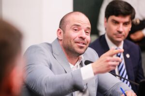 Justiça condena deputado a indenizar professores da UFSC que chamou de “vagabundos”