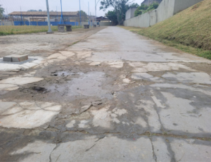 Moradores de Içara pedem manutenção em praça do município