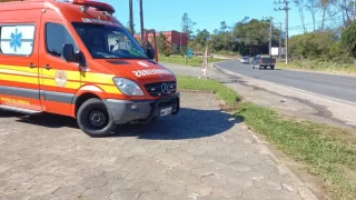 Viatura dos Bombeiros de Morro da Fumaça que atendeu a ocorrência da queda da vítima em Criciúma